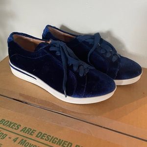 Gentle Souls by Kenneth Cole velour sneakers